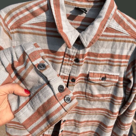 Patagonia Organic Cotton Long-Sleeved Fjord Flannel Shirt - Size 8 - Picture 2 of 8